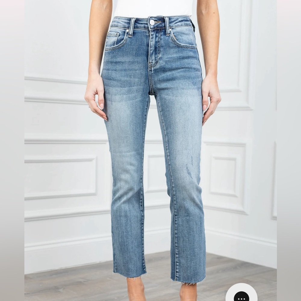 Risen Jeans Size 7/28 high waist, distressed jeans